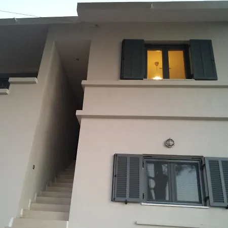 Seafront In Kartela Kyparisias Appartement *