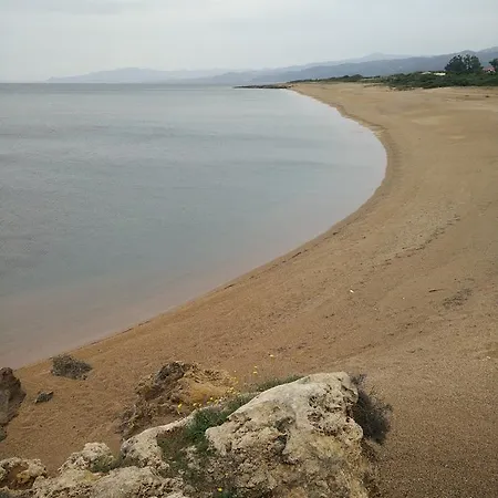 Apartment Seafront In Kartela Kyparisias *